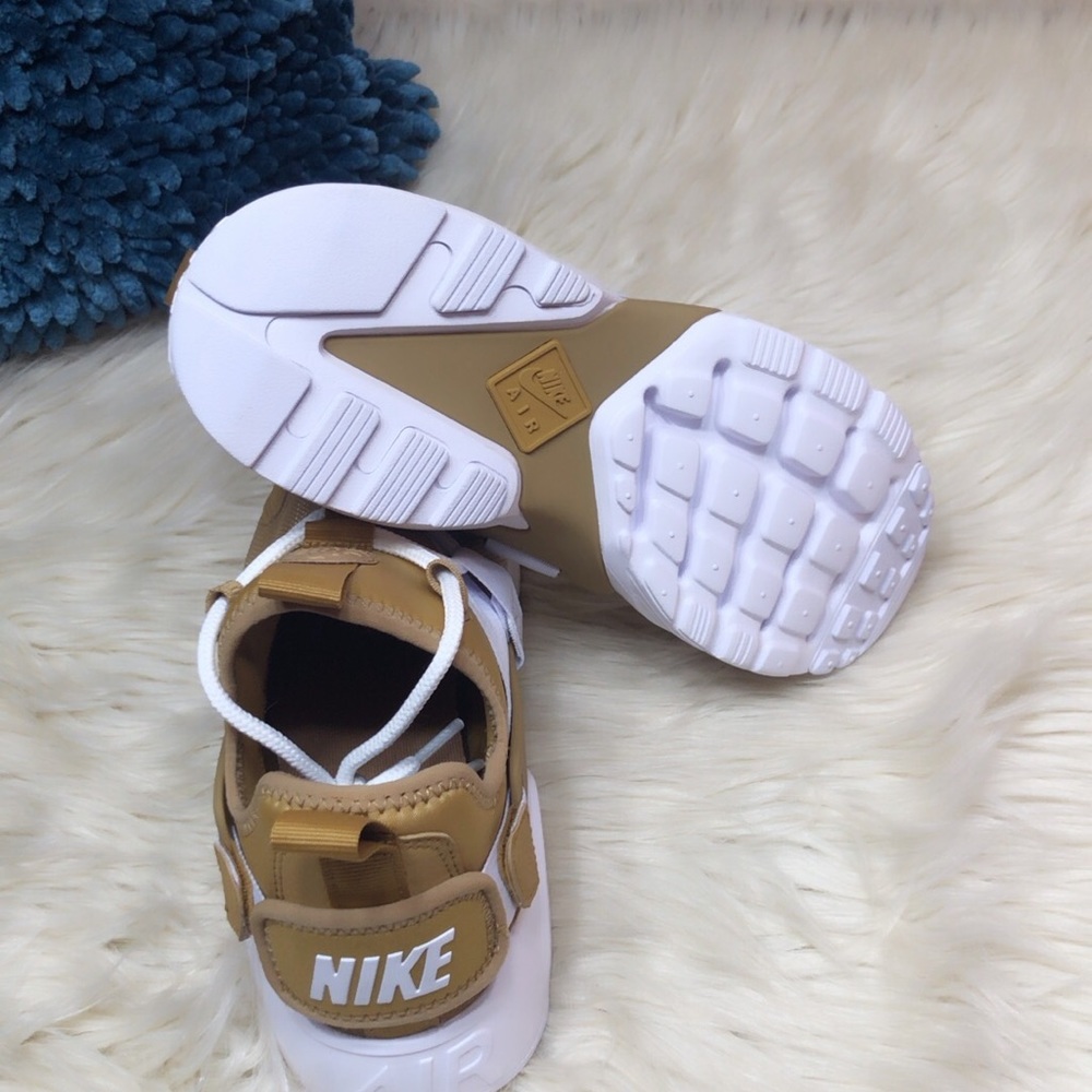 Nike air Huarache City Low New - Picture 5 of 6